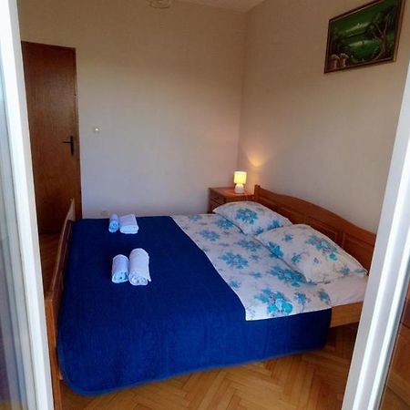 Apartman Dolores Kućište Exterior foto